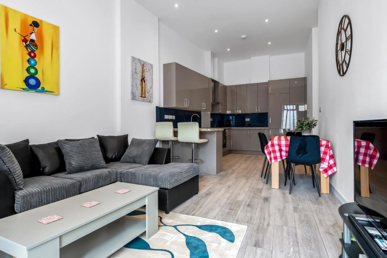Lovely 1 Bedroom Apartment In Central Уокинг Екстериор снимка