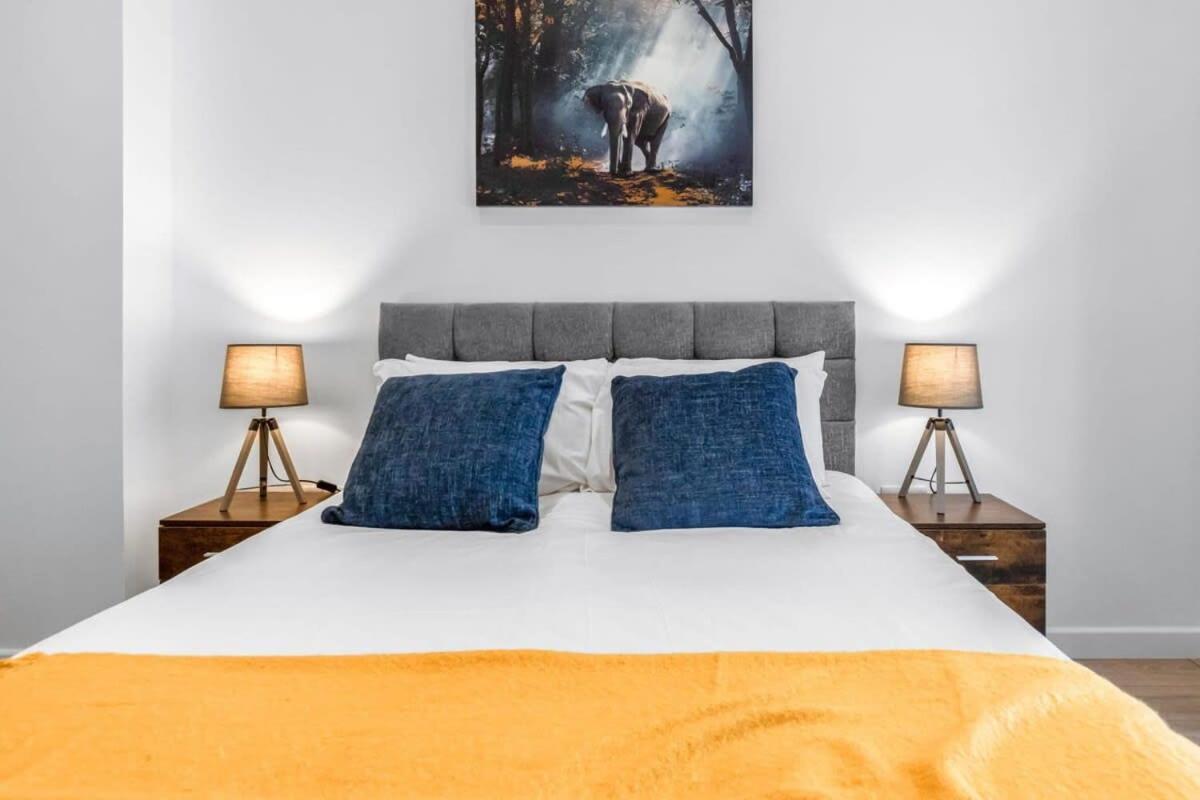 Lovely 1 Bedroom Apartment In Central Уокинг Екстериор снимка