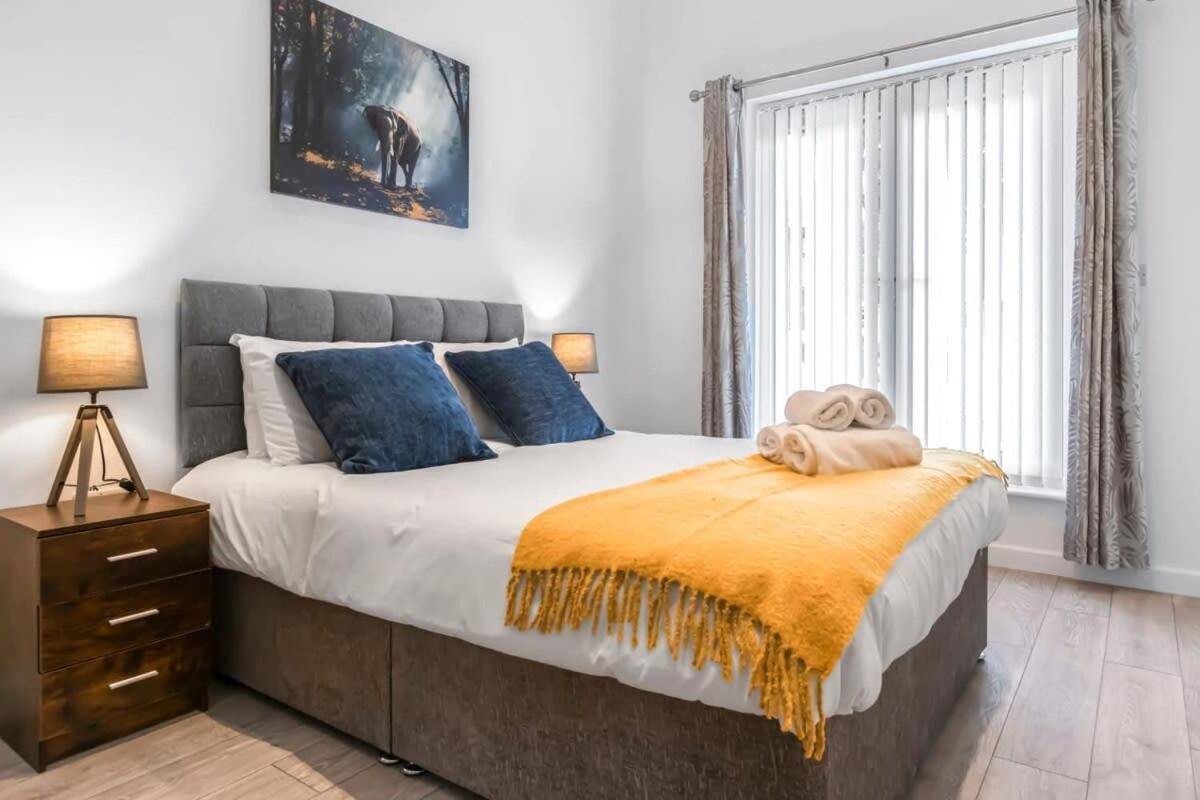 Lovely 1 Bedroom Apartment In Central Уокинг Екстериор снимка